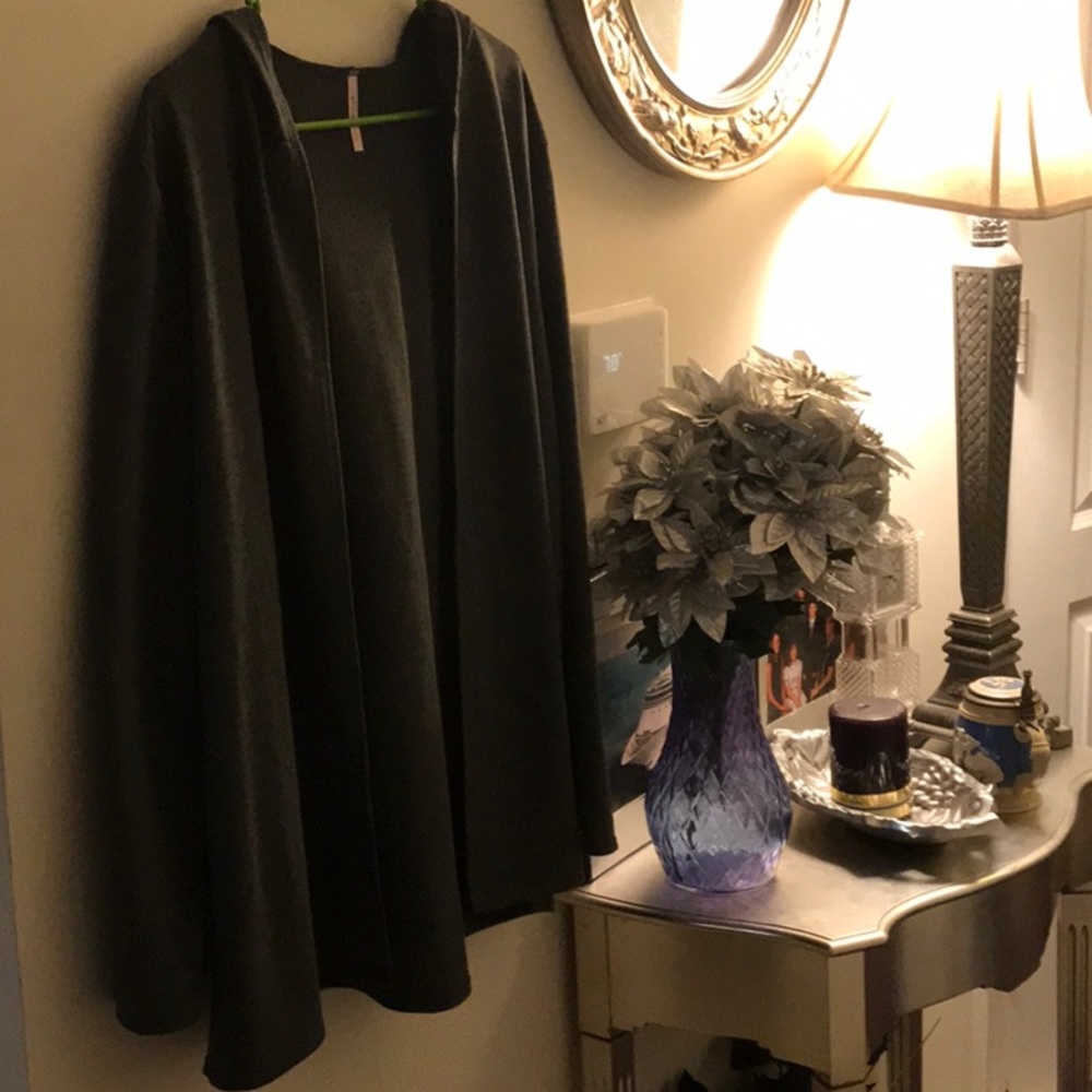 Love this great charcoal grey cardigan / hoodie!!   Made by Cool Melon.  Size L